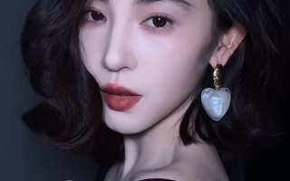 别低头，你也曾被他举过头顶。